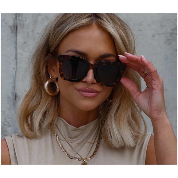 Women’s DIFF Carson Amber Tortoise Blue Steel Gradient Polarized Sunglasses​​​ - Picture 2 of 14